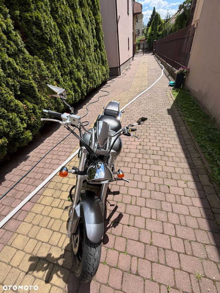 Suzuki Intruder - 7