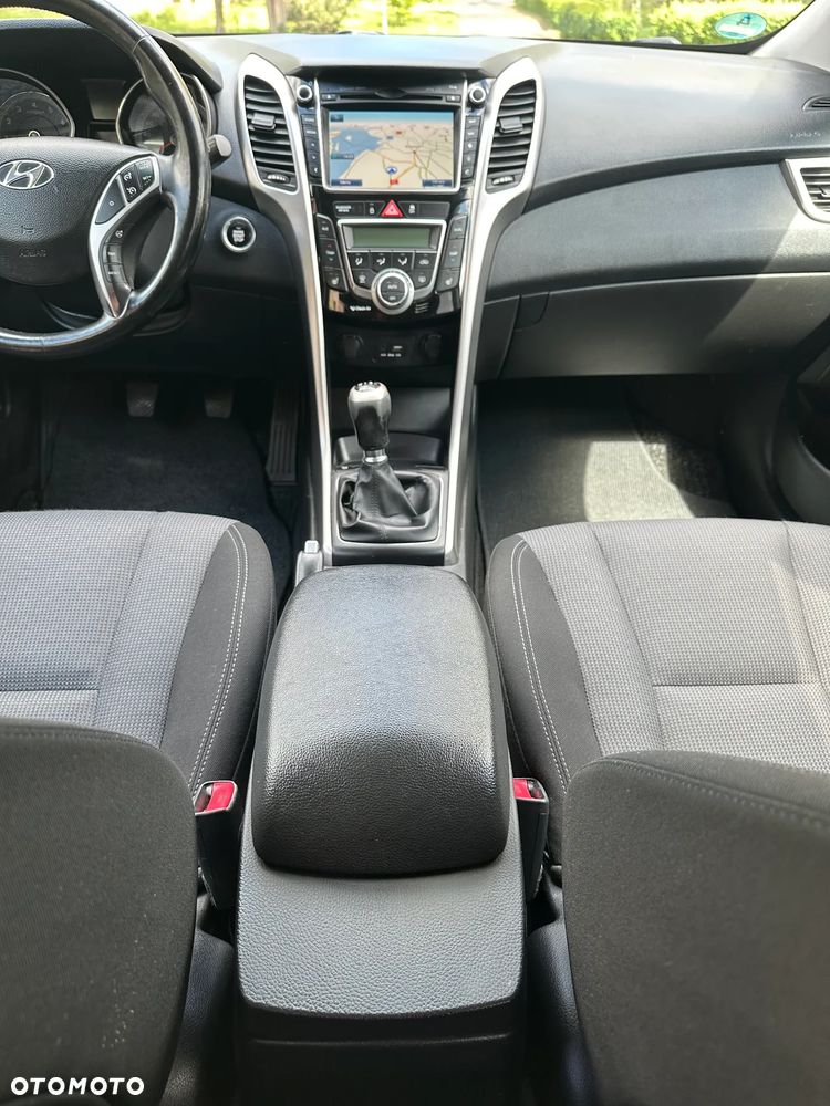 Hyundai i30 blue Kombi 1.4 YES Gold - 16