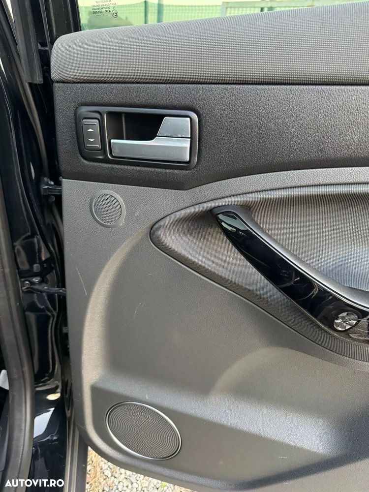 Ford Kuga - 13
