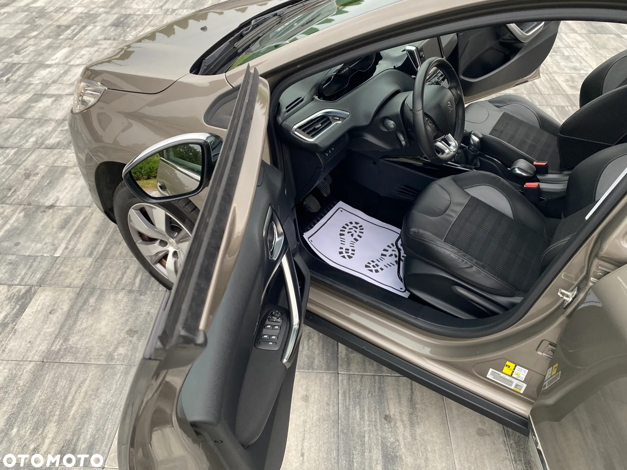Peugeot 2008 1.2 Pure Tech Allure S&S - 28