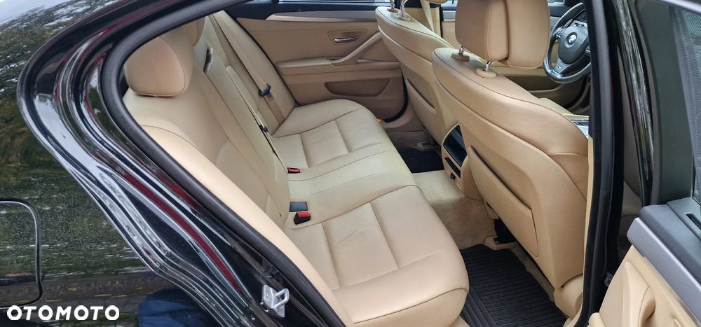 BMW Seria 5 525d xDrive Modern Line - 32