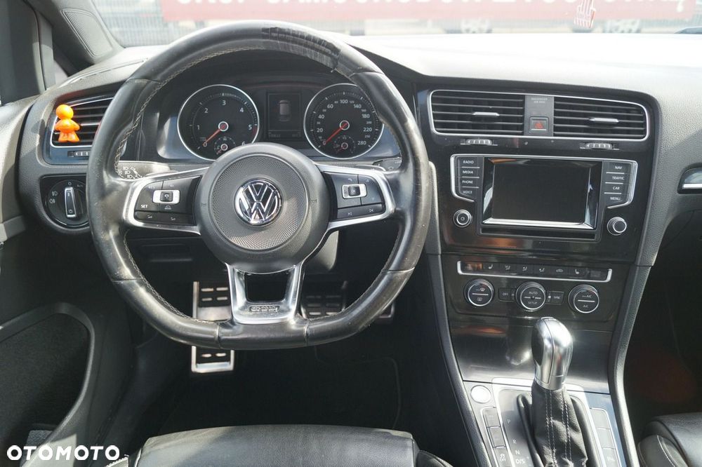 Volkswagen Golf - 16