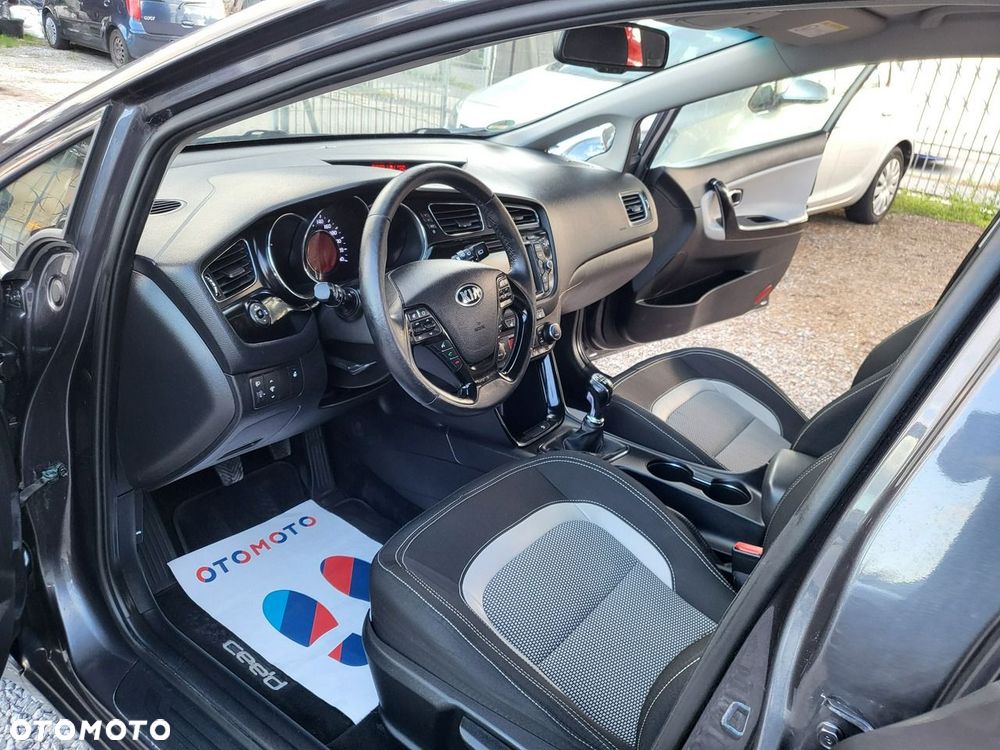 Kia Ceed - 13