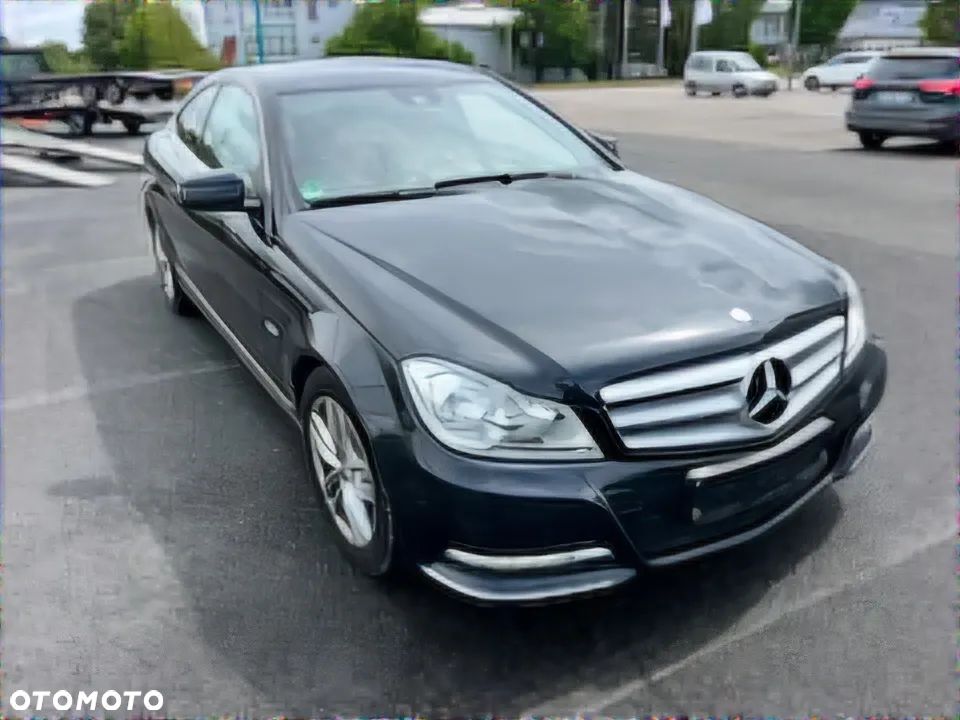 Mercedes-Benz Klasa C 250 CGI BlueEff Sport - 24