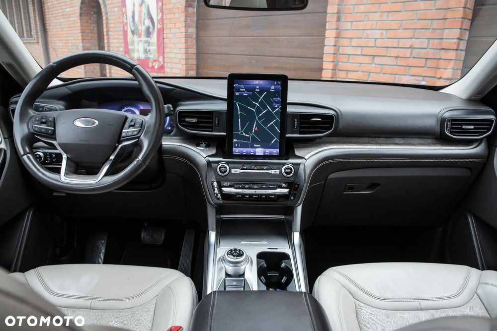 Ford Explorer - 32