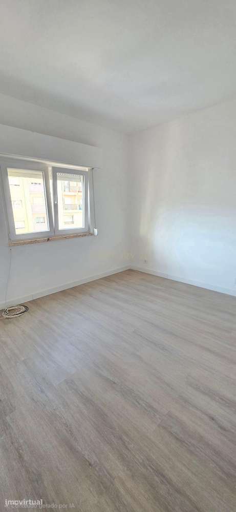 Apartamento T1 remodelado em Monte Abraão - Grande imagem: 3/13