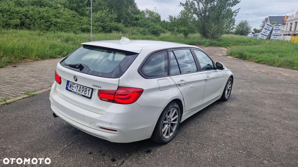 BMW Seria 3 318i - 5