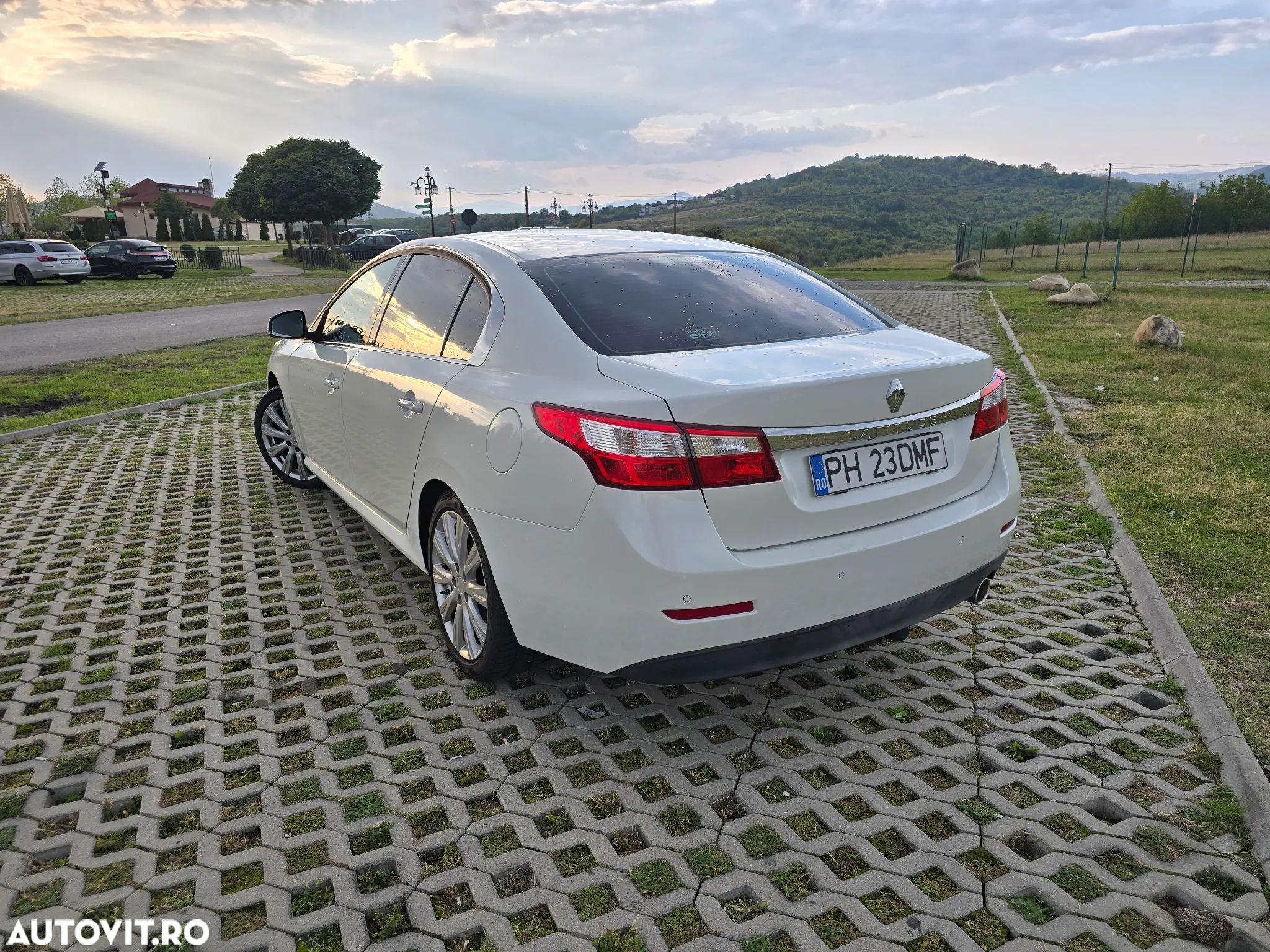 Renault Latitude 2.0 dCi Initiale Aut. - 1