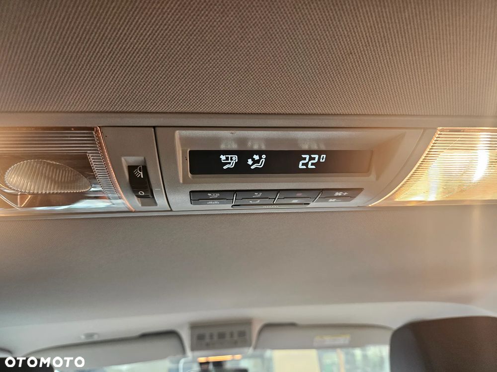 Volkswagen Multivan - 23