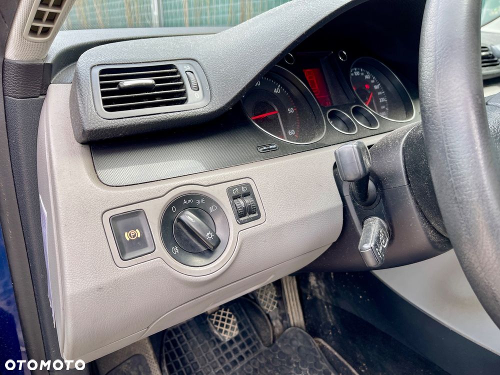 Volkswagen Passat 2.0 TDI Comfortline - 34