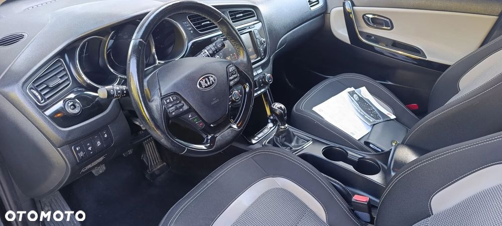 Kia Ceed - 10