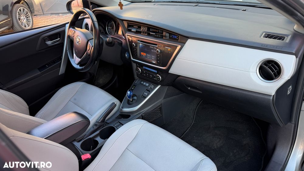 Toyota Auris - 11