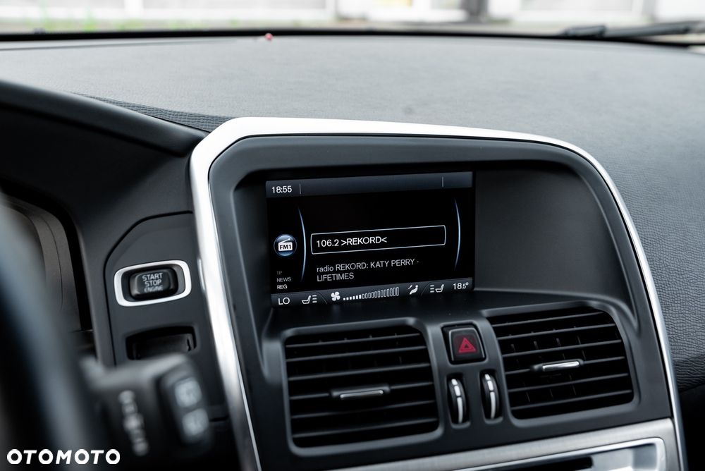 Volvo XC 60 D5 AWD Momentum - 25