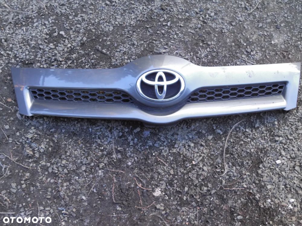 GRILL ATRAPA ZDERZAKA TOYOTA COROLLA VERSO II 04R- GRAFIT - 1
