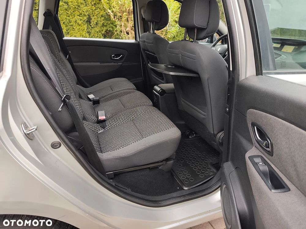 Renault Scenic 1.9 dCi Privilege - 9