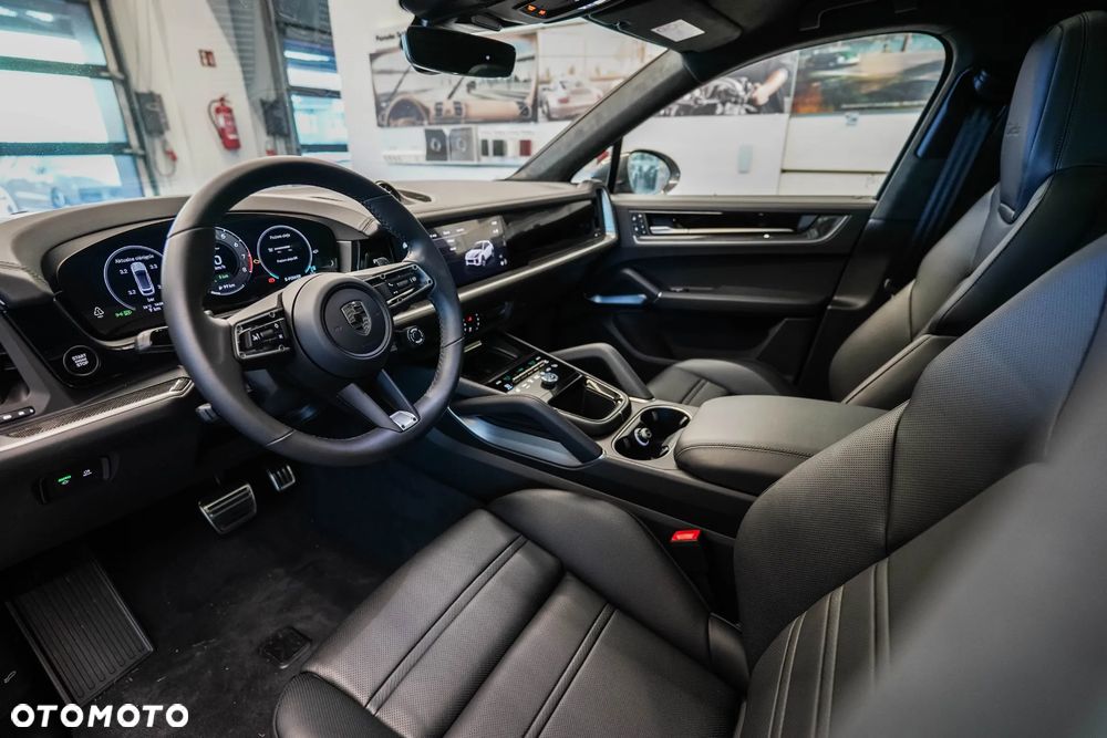 Porsche Cayenne Turbo E-Hybrid PHEV - 8