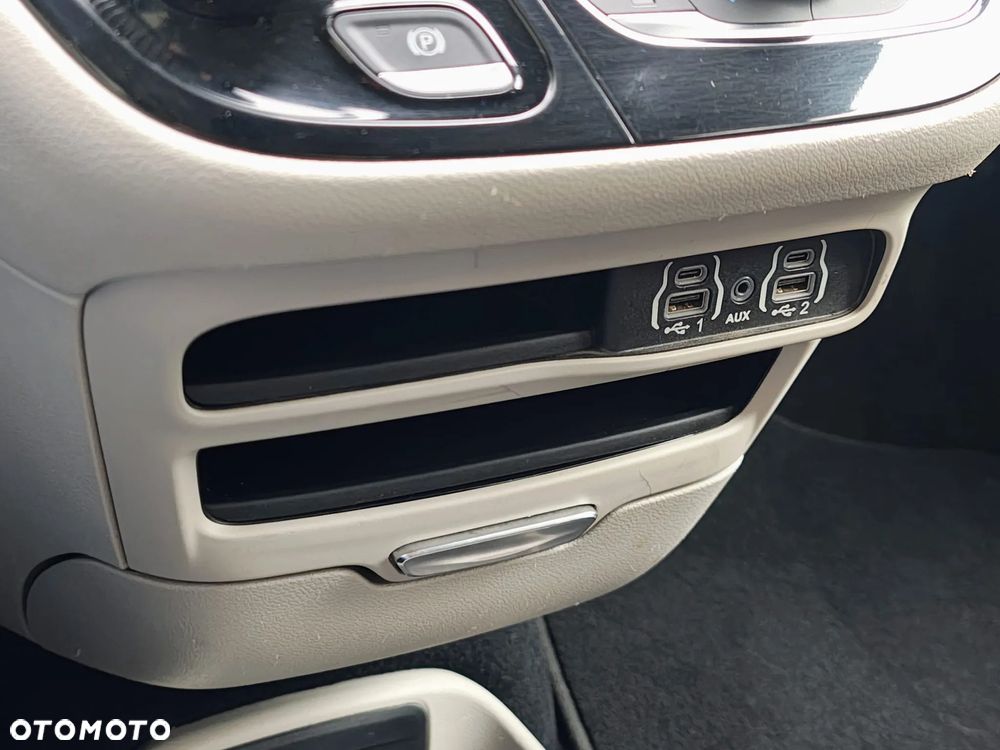 Chrysler Pacifica - 16