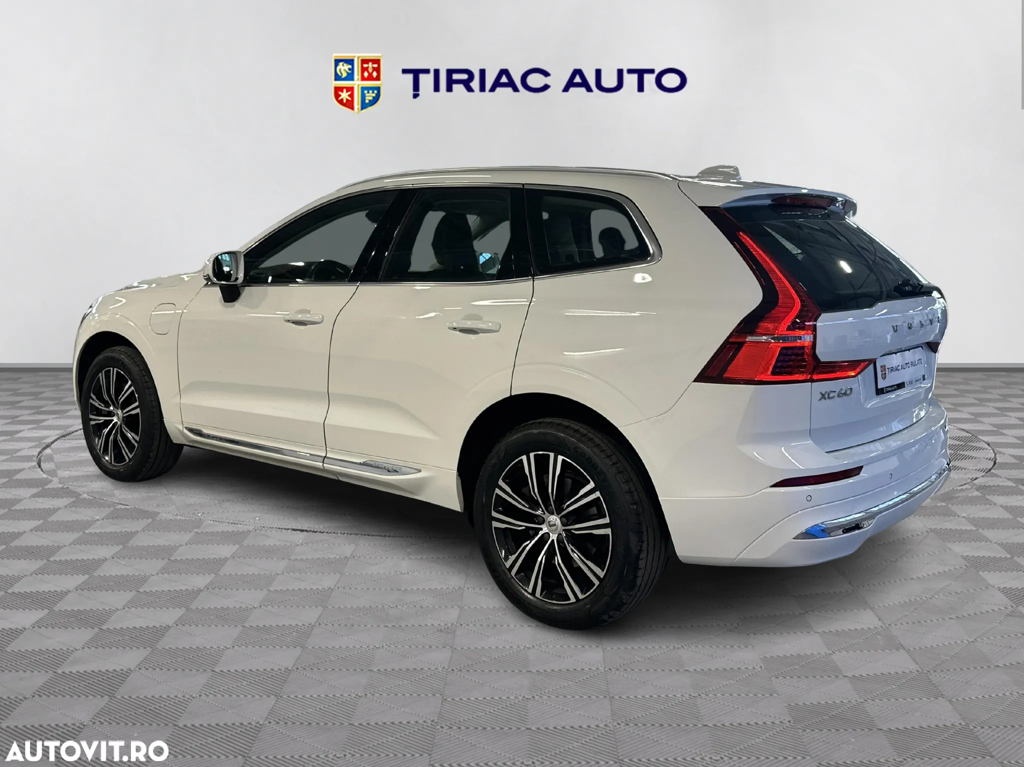 Volvo XC 60 T6 AWD Recharge Geartronic Inscription - 3