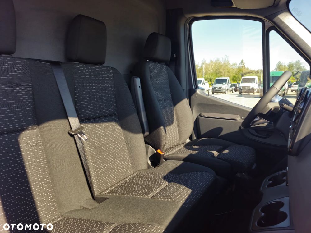 Mercedes-Benz Sprinter - 17