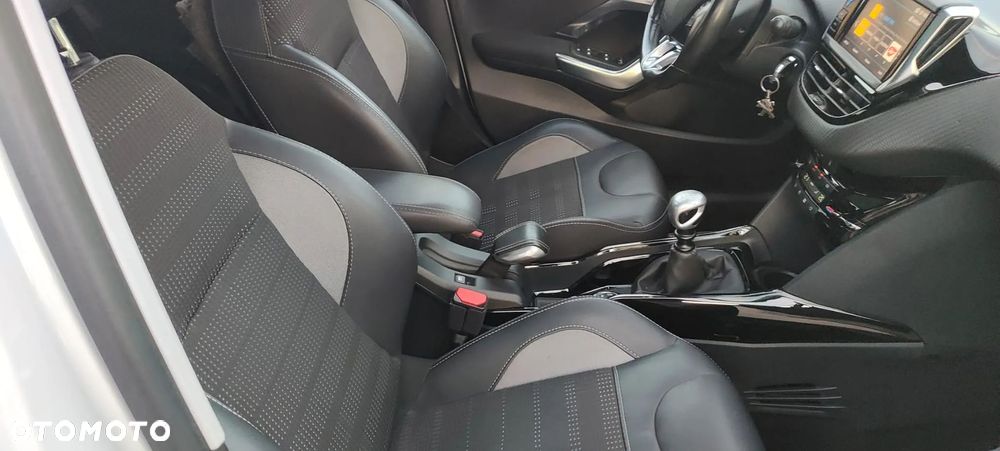 Peugeot 2008 1.2 Pure Tech GPF Allure S&S - 5