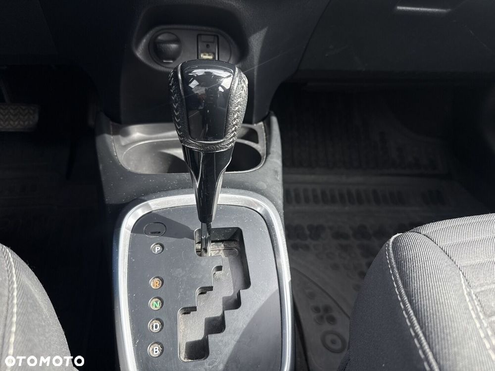 Toyota Yaris Hybrid 100 Premium EU6 - 18