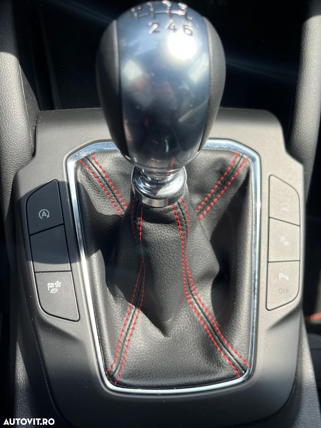 Ford Kuga - 25