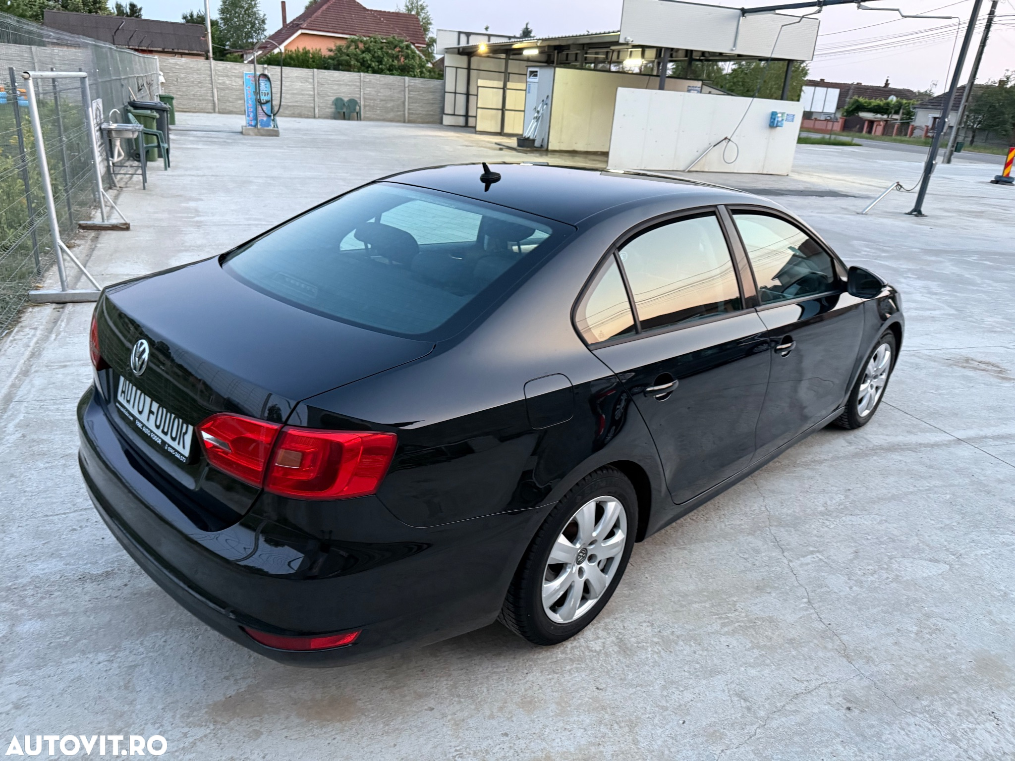 Volkswagen Jetta 1.6 TDI Blue Motion Technology Comfortline - 19