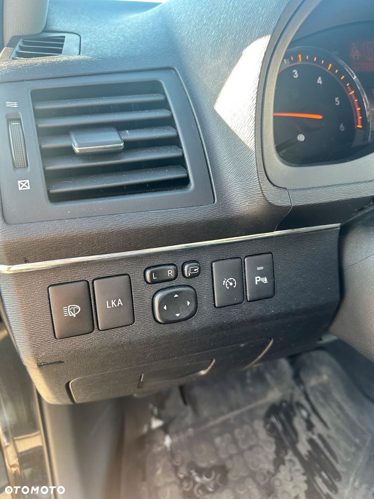 Toyota Avensis - 14
