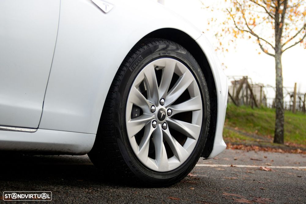 Tesla Model S 90D AWD - 29