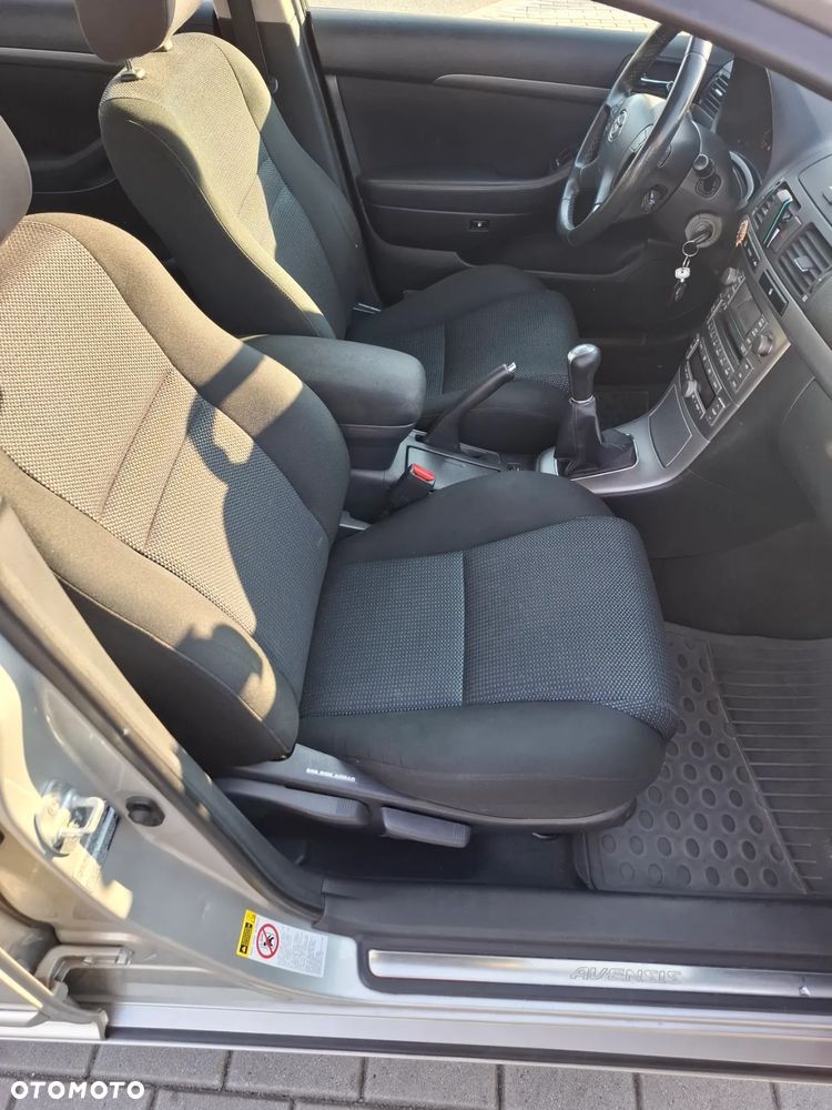 Toyota Avensis - 5