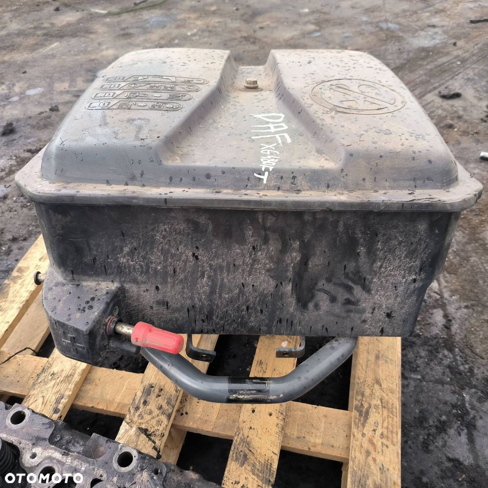 MOCOWANIE DAF XG 480 FT AKUMULATORÓW POKRYWA - 4