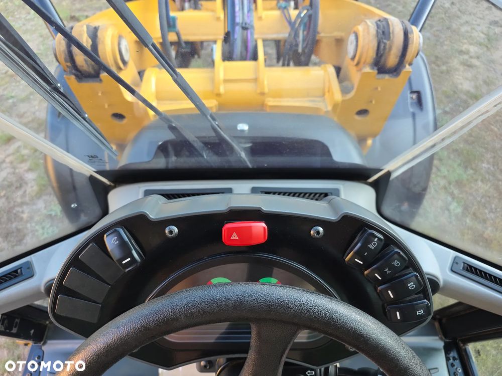 Caterpillar CAT 906 - 4