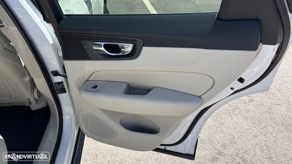 Volvo XC 60 D4 AWD Geartronic Momentum - 47