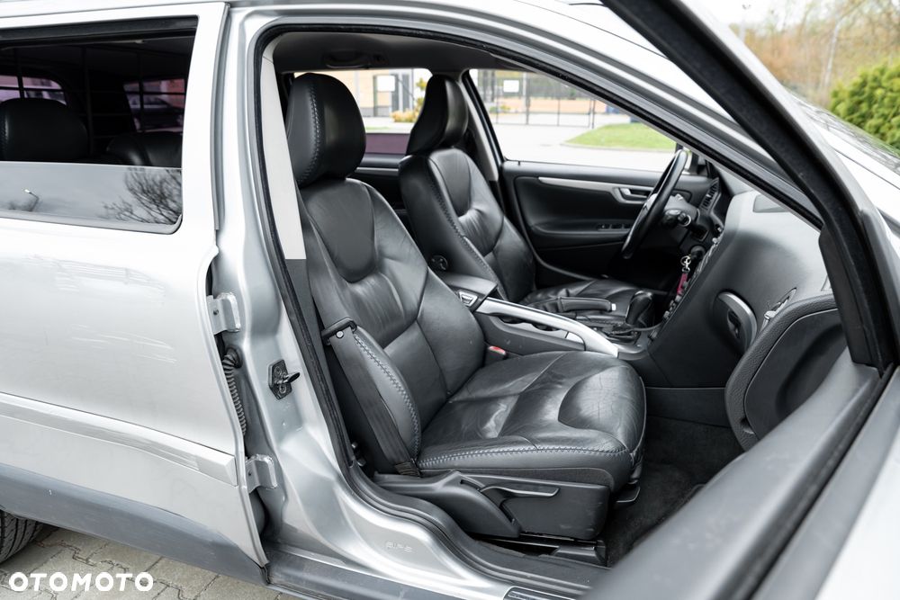 Volvo XC 70 D5 AWD Kinetic - 25