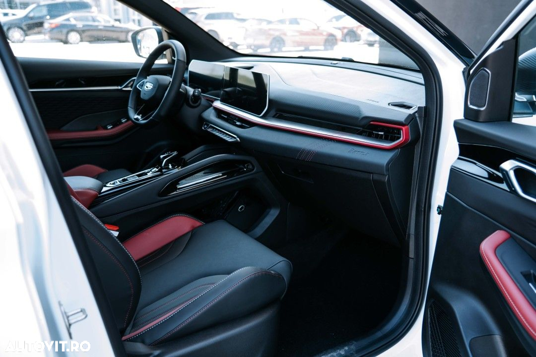 Geely Coolray - 22