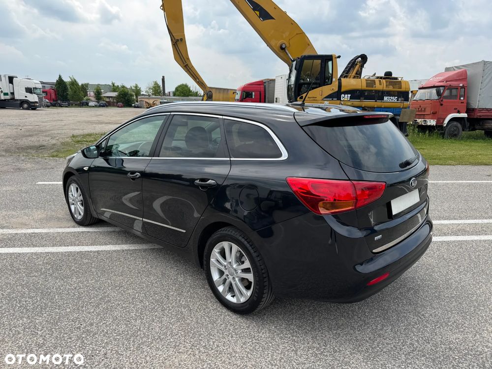 Kia Ceed 1.6 GDI Dream-Team Edition - 32