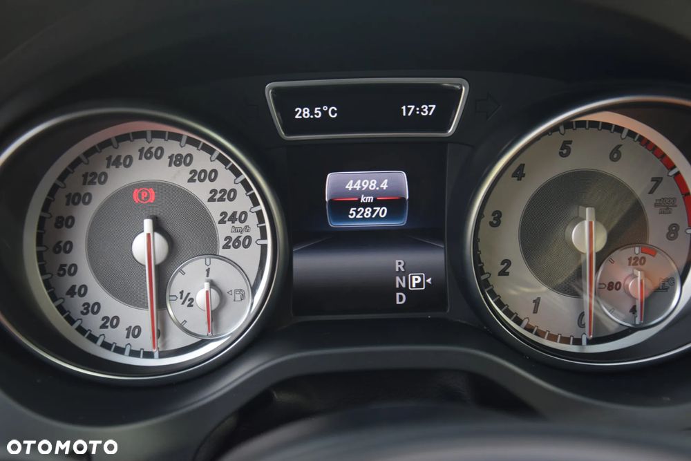 Mercedes-Benz GLA 200 7G-DCT Urban - 8