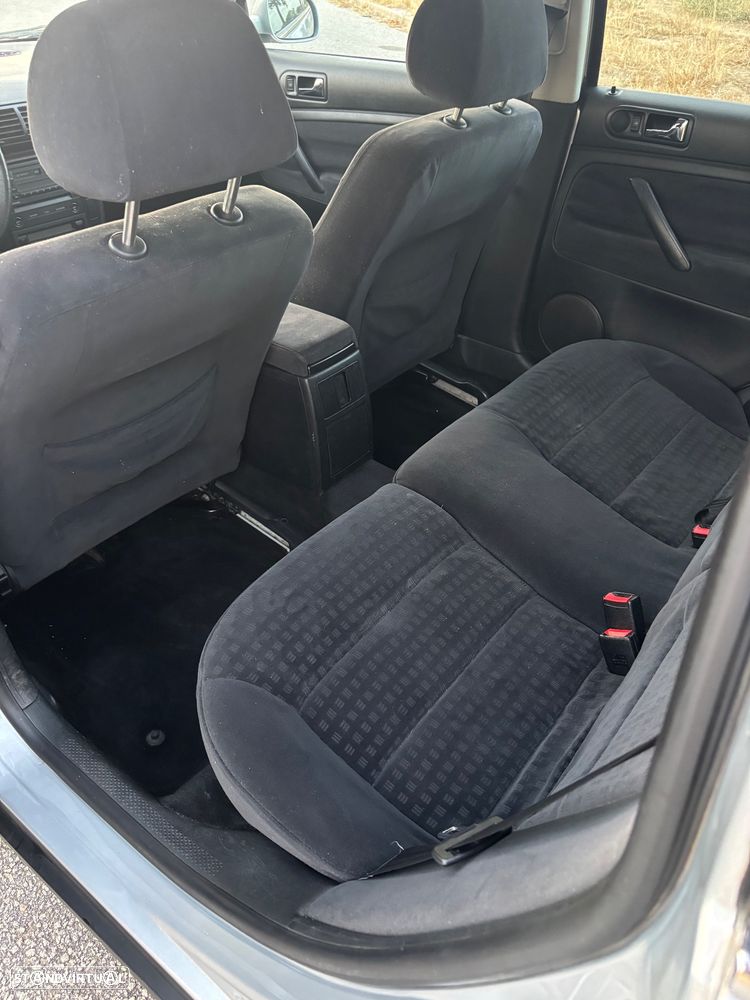 VW Passat Variant 1.9 TDi 4Motion Highline - 17