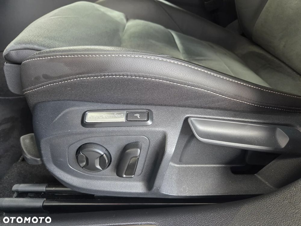 Volkswagen Arteon 2.0 TDI SCR R-Line DSG - 30