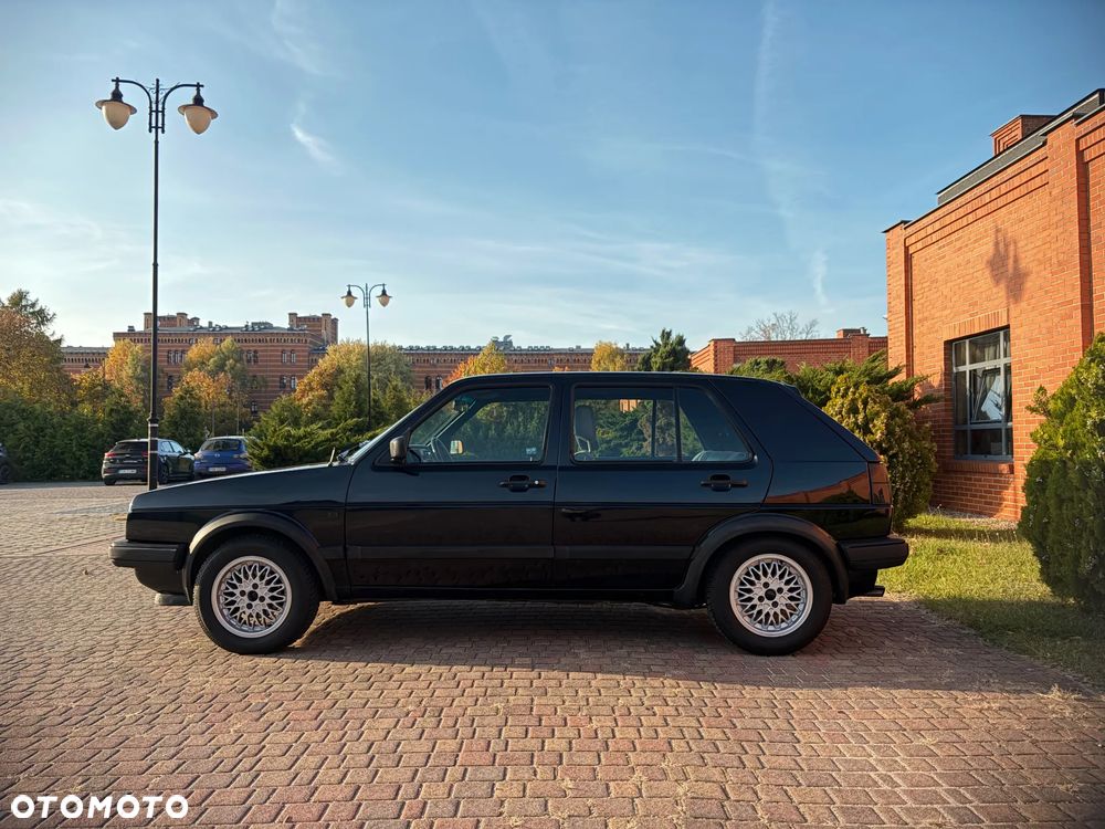 Volkswagen Golf - 6