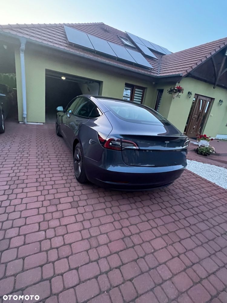 Tesla Model 3 - 11