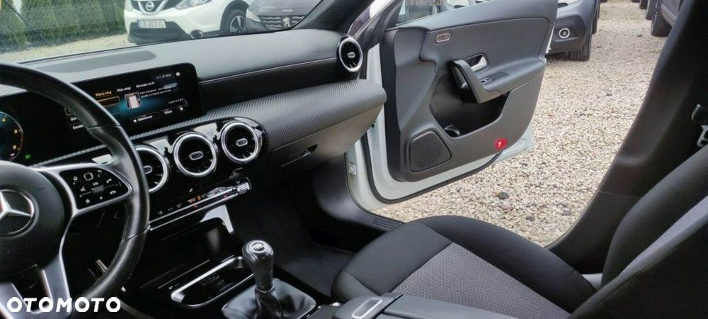 Mercedes-Benz CLA - 12