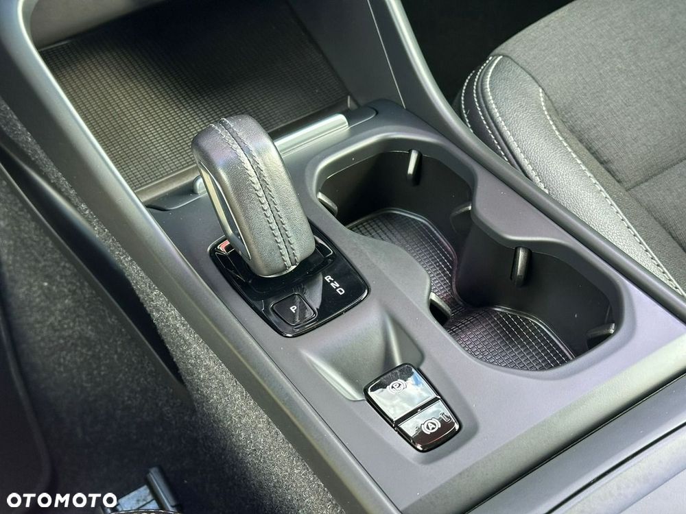 Volvo XC 40 T3 Geartronic Momentum - 27