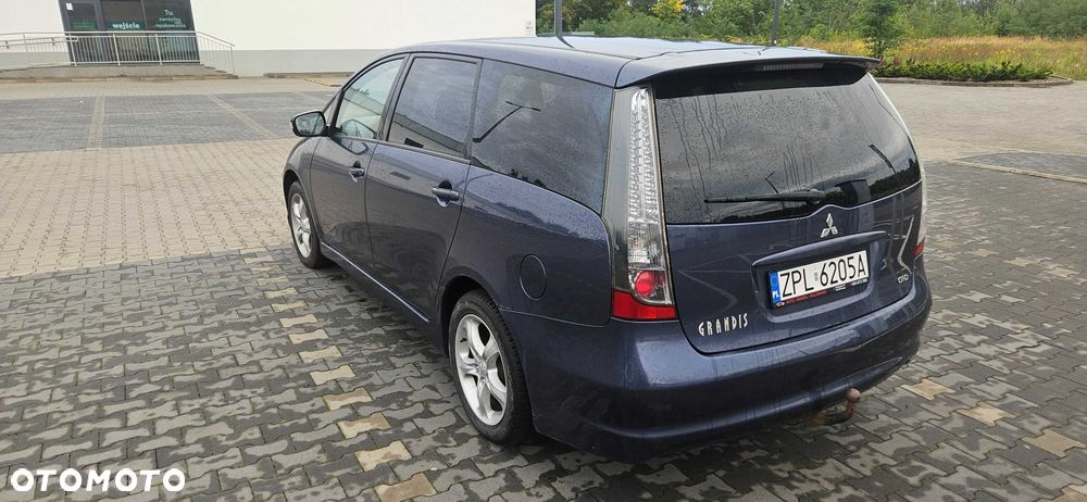 Mitsubishi Grandis - 5