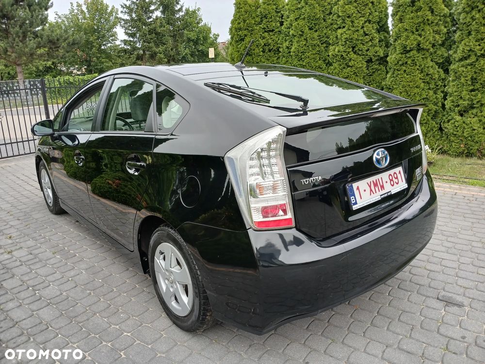 Toyota Prius (Hybrid) Executive - 23