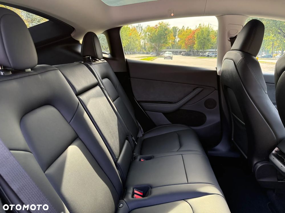 Tesla Model Y Long Range AWD - 20