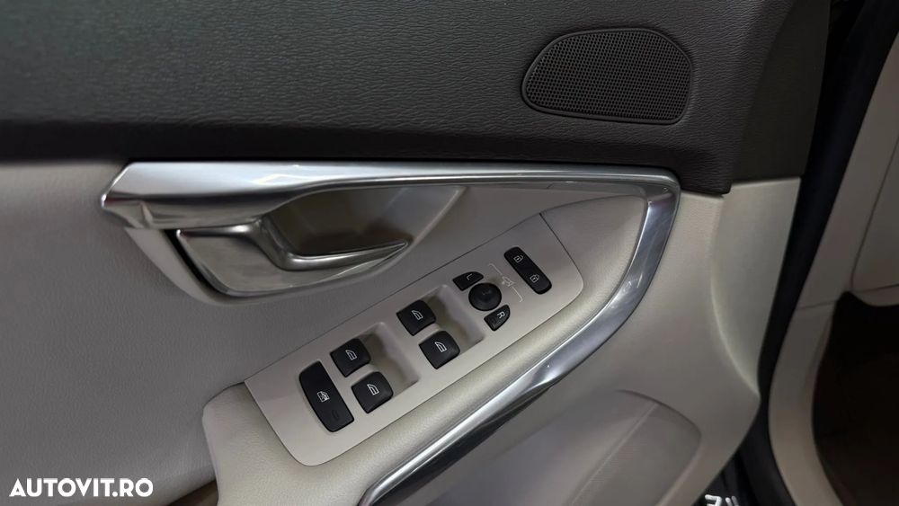 Volvo V40 Cross Country D2 Momentum - 18