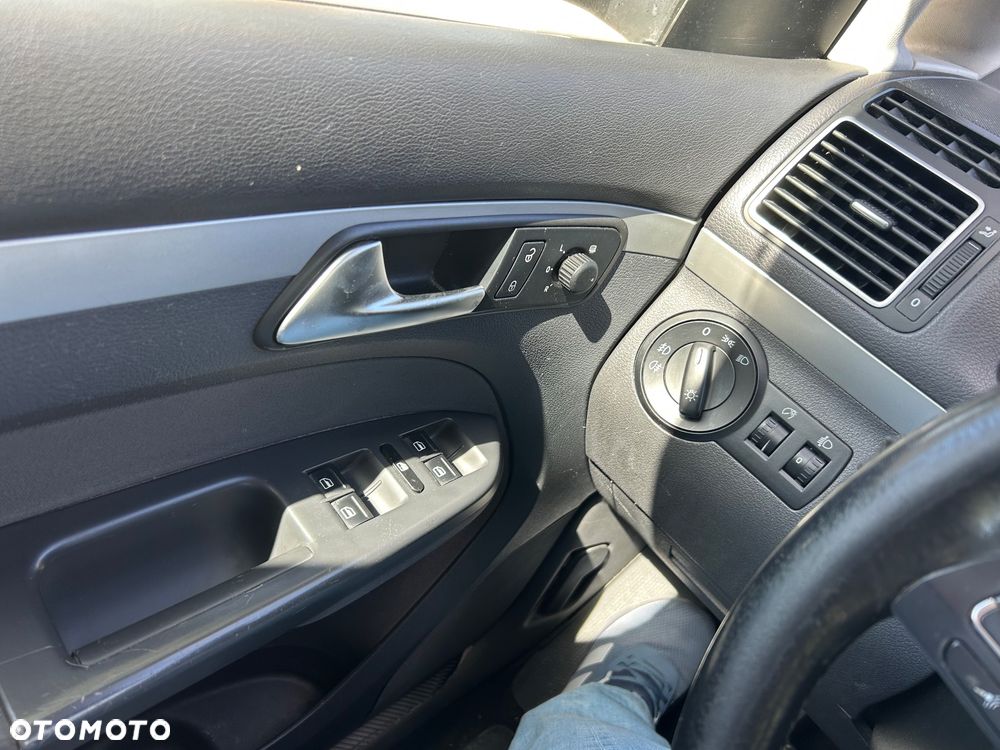 Volkswagen Touran 1.6 TDI DPF BlueMotion Technology Cup - 9