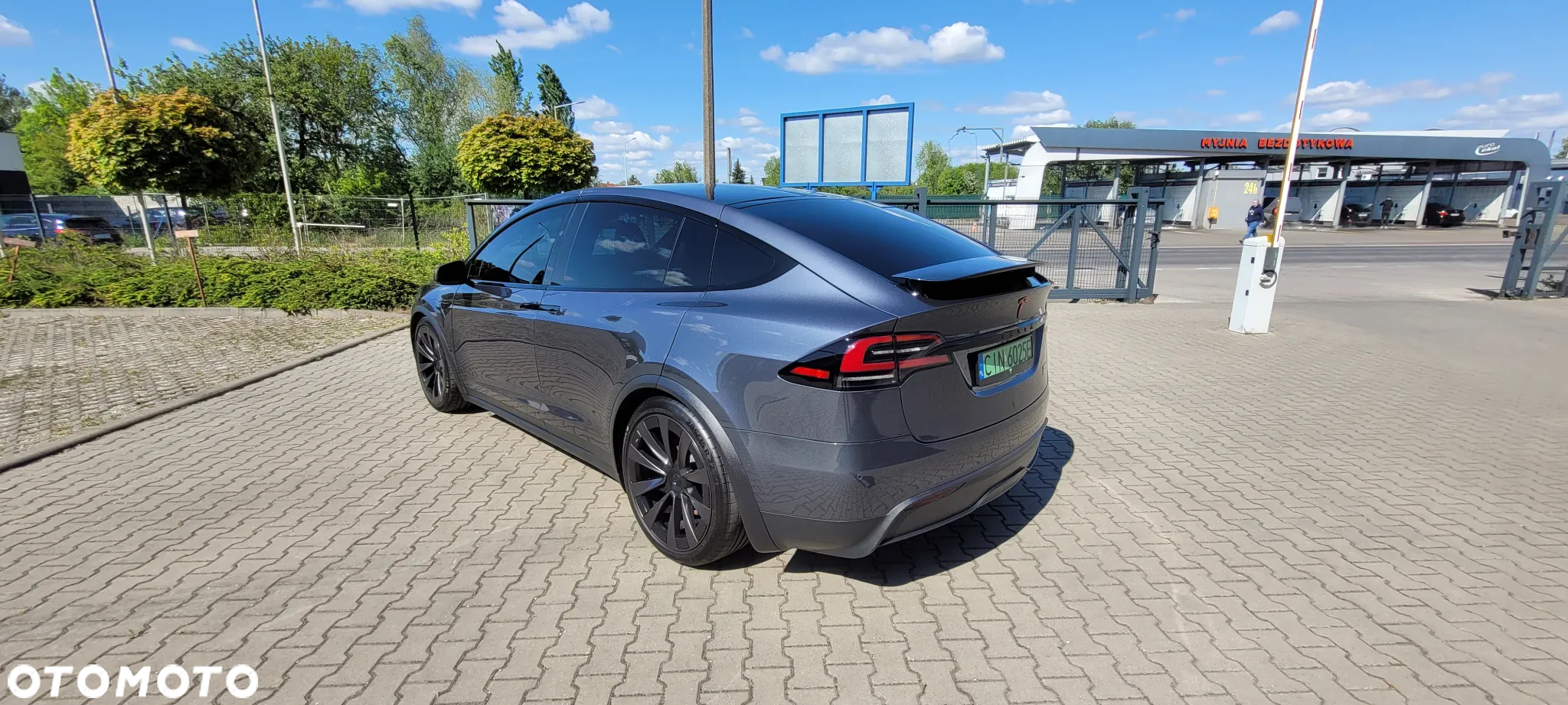 Tesla Model X Plaid - 14