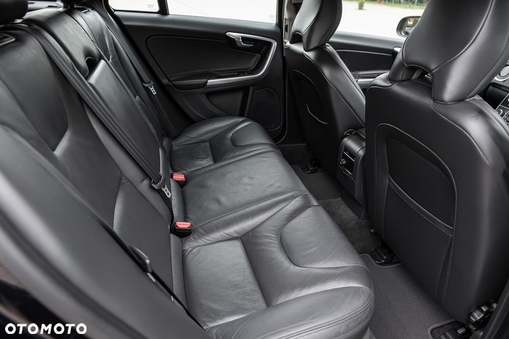 Volvo V60 D2 Summum - 29